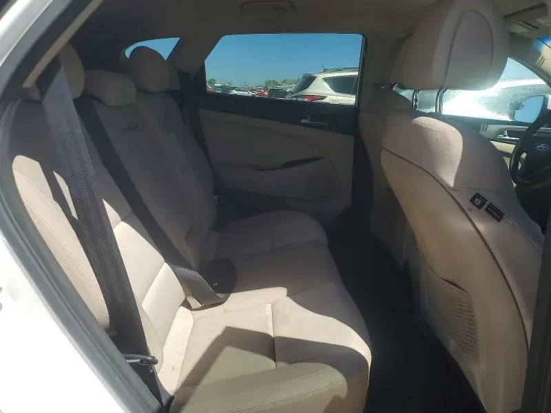 2016 HYUNDAI TUCSON SE  