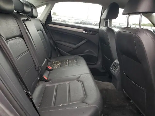 2015 VOLKSWAGEN PASSAT SE  