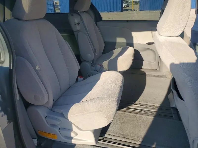 2013 TOYOTA SIENNA LE  