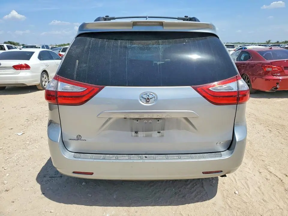 2018 TOYOTA SIENNA LE  