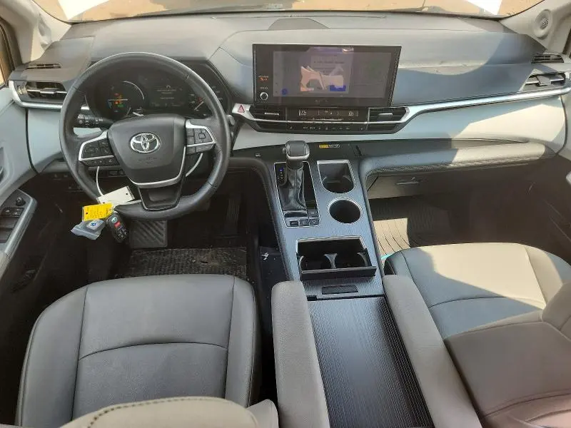 2025 TOYOTA SIENNA XLE 7-PASSENGER  