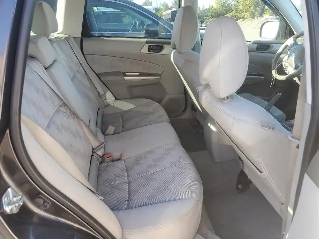 2010 SUBARU FORESTER XS  