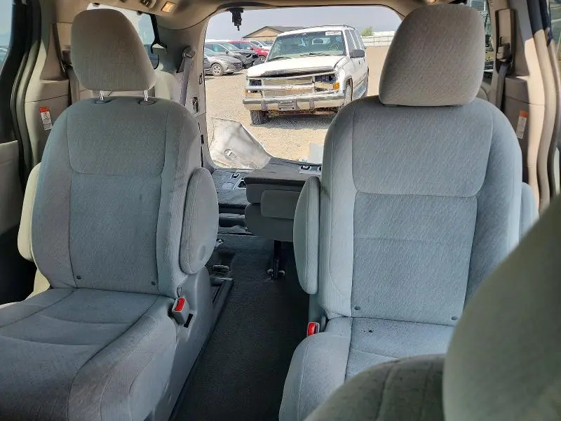 2015 TOYOTA SIENNA LE  