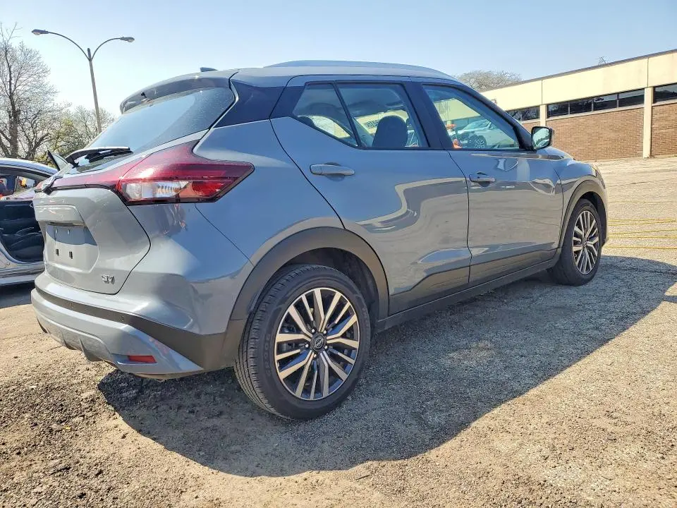 2023 NISSAN KICKS SV  