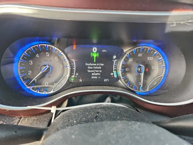 2017 CHRYSLER PACIFICA LIMITED  