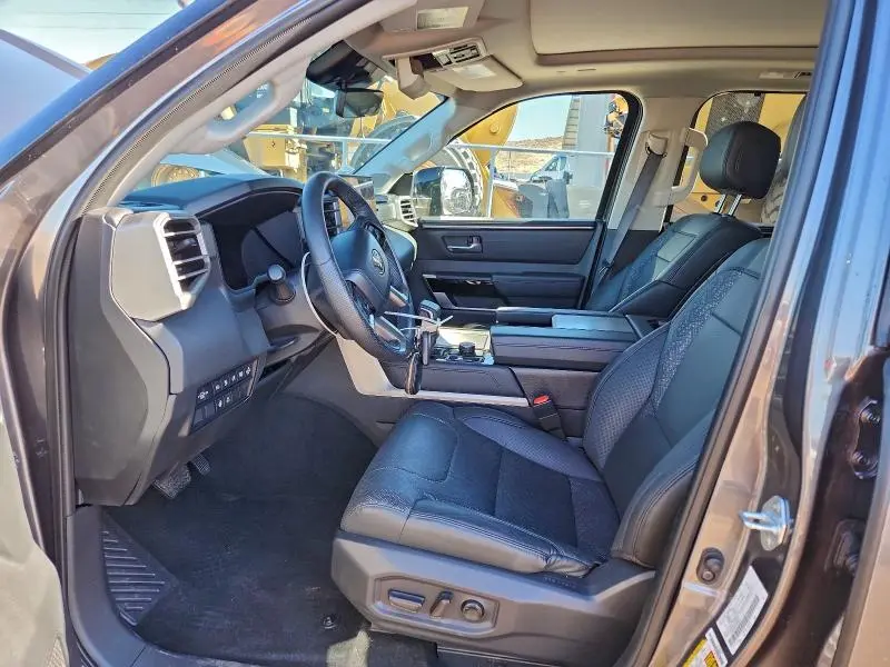 2024 TOYOTA SEQUOIA SR5  