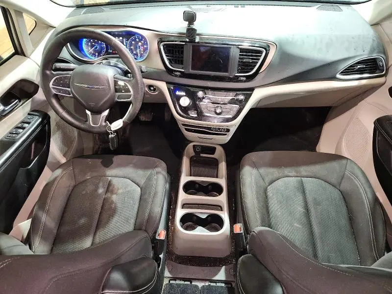 2021 CHRYSLER VOYAGER LX  
