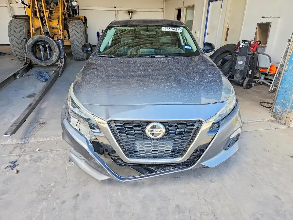 2019 NISSAN ALTIMA SR  
