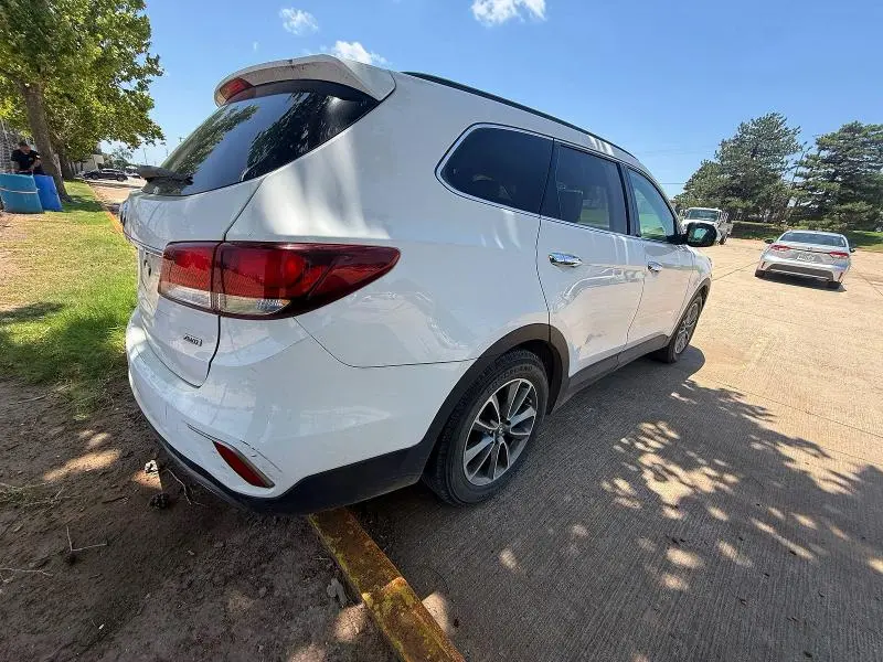 2017 HYUNDAI SANTA FE SE  