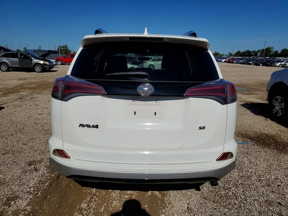 2016 TOYOTA RAV4 SE  