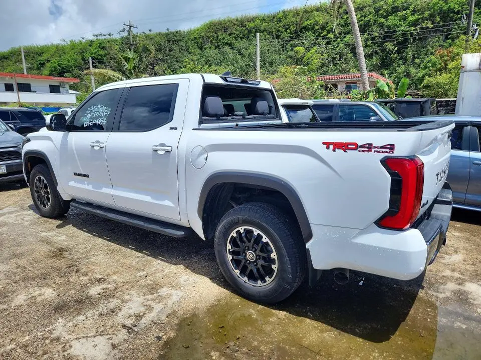 2024 TOYOTA TUNDRA SR5  