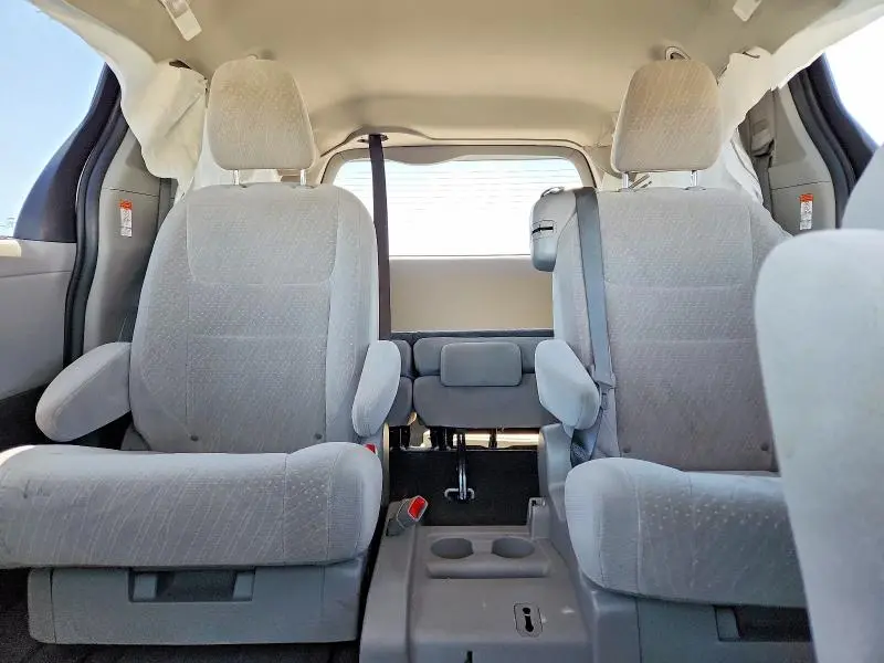 2020 TOYOTA SIENNA LE  