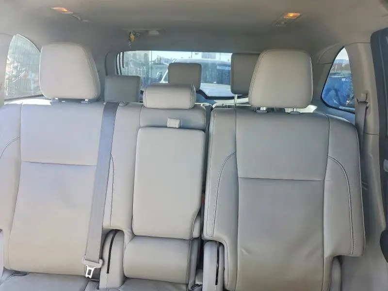 2017 TOYOTA HIGHLANDER SE  