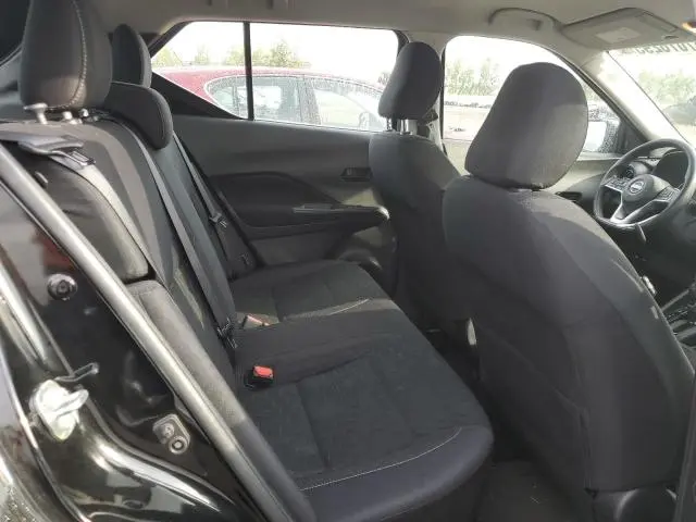 2022 NISSAN KICKS S  