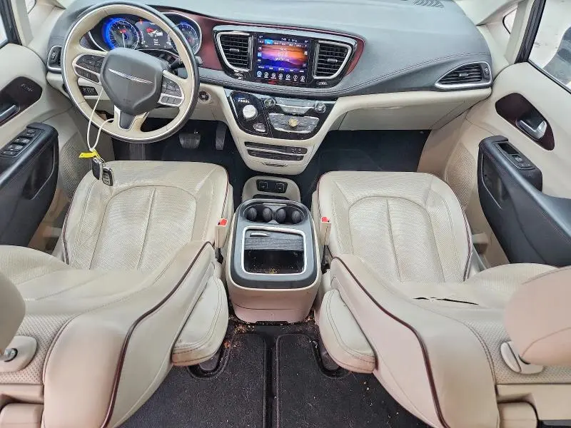 2017 CHRYSLER PACIFICA LIMITED  