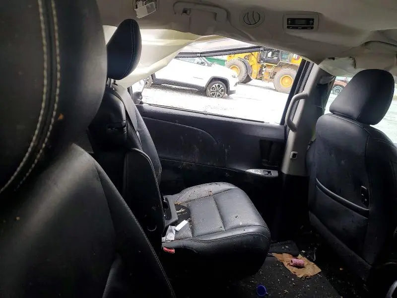 2016 TOYOTA SIENNA SE 8-PASSENGER  