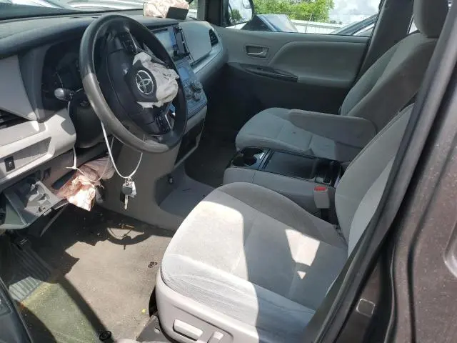 2017 TOYOTA SIENNA LE  