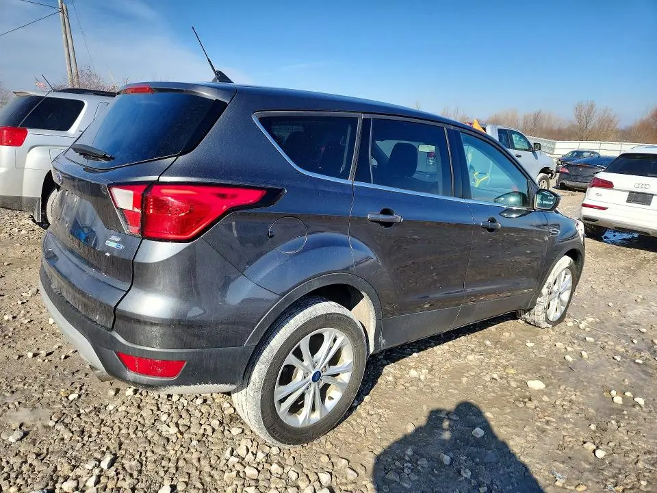 2019 FORD ESCAPE SE  