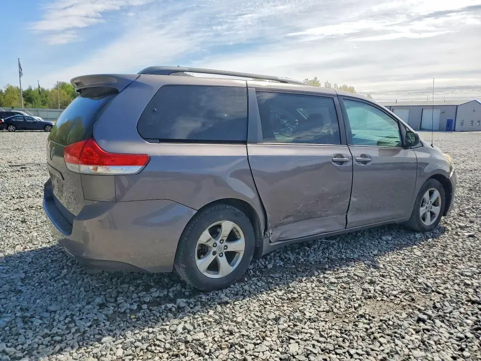 2011 TOYOTA SIENNA LE  