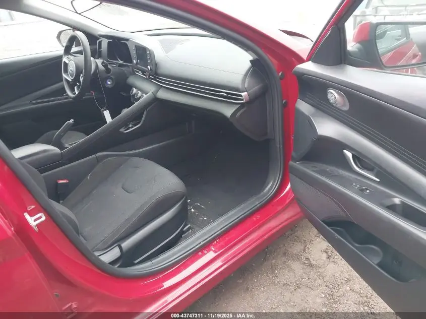 2022 HYUNDAI ELANTRA SE