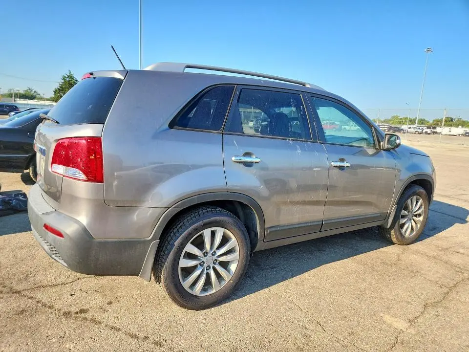 2011 KIA SORENTO LX  