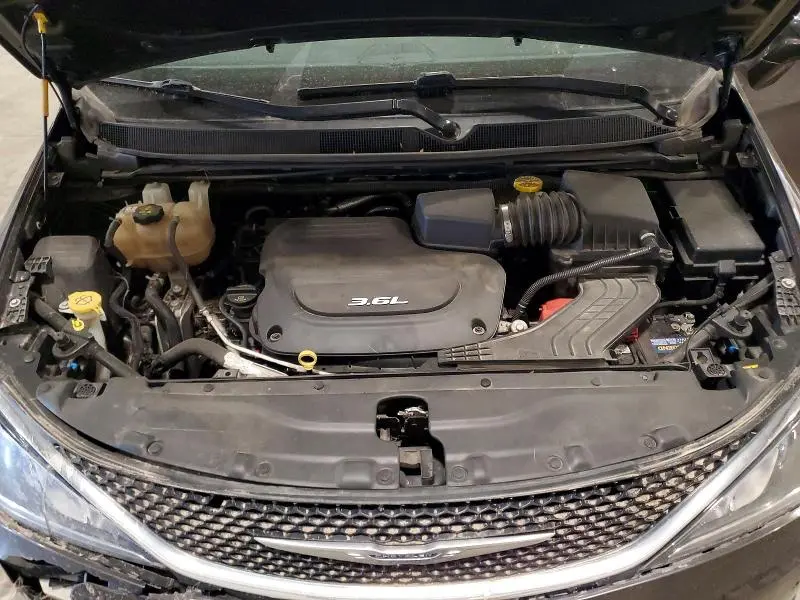 2017 CHRYSLER PACIFICA LIMITED  