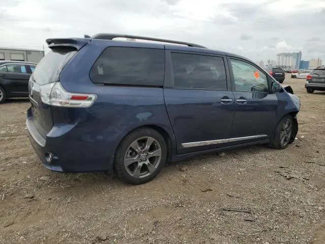 2019 TOYOTA SIENNA SE  