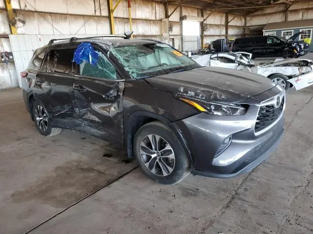 2022 TOYOTA HIGHLANDER XLE  