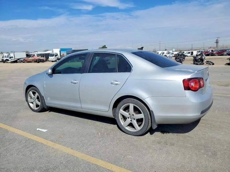 2010 VOLKSWAGEN JETTA   