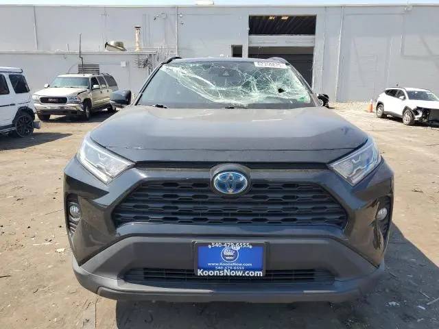 2020 TOYOTA RAV4 XLE  