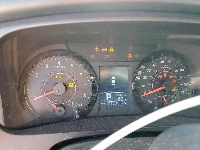 2017 TOYOTA SIENNA LE  