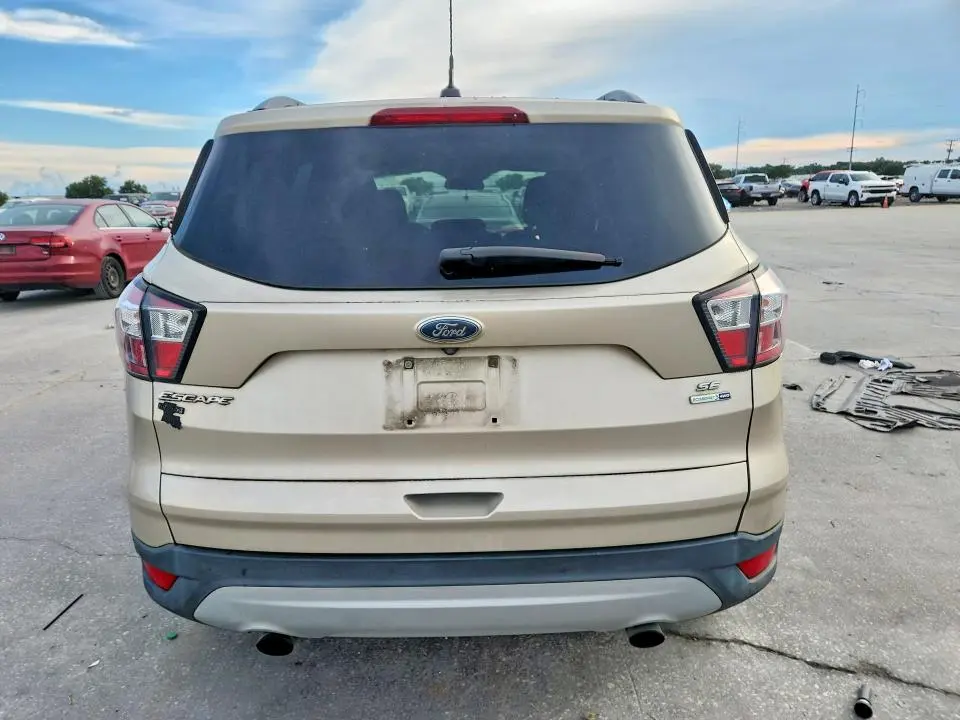 2018 FORD ESCAPE SE  