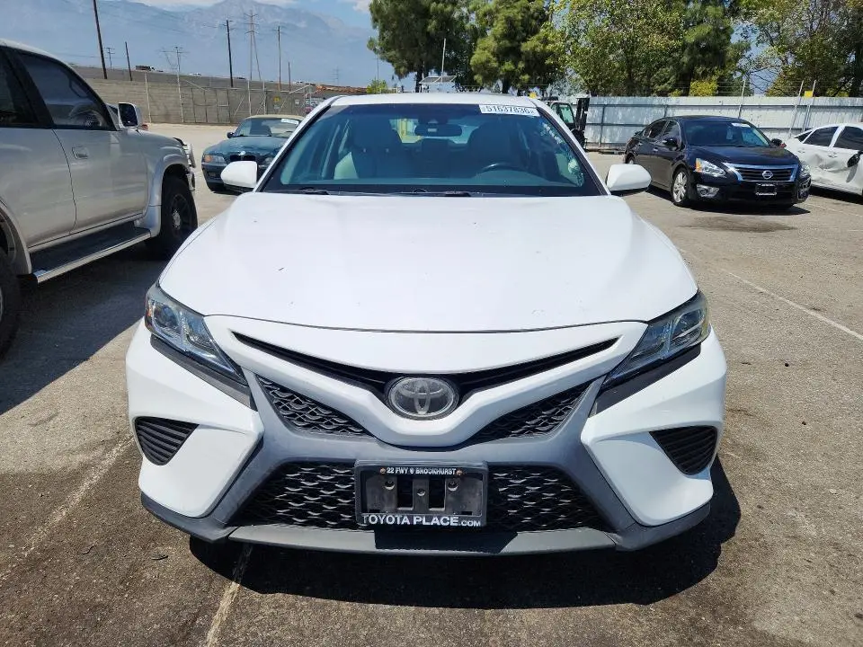 2018 TOYOTA CAMRY SE  