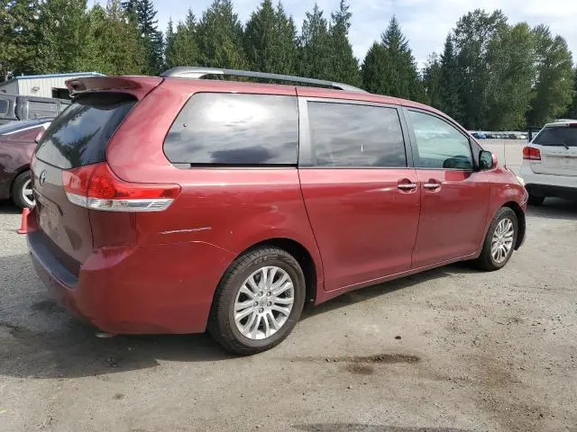 2014 TOYOTA SIENNA XLE  