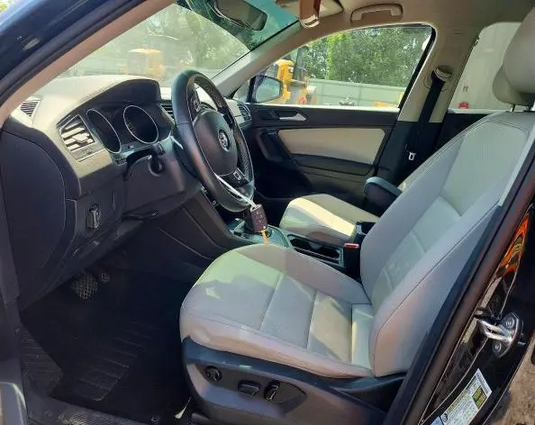 2021 VOLKSWAGEN TIGUAN SE  