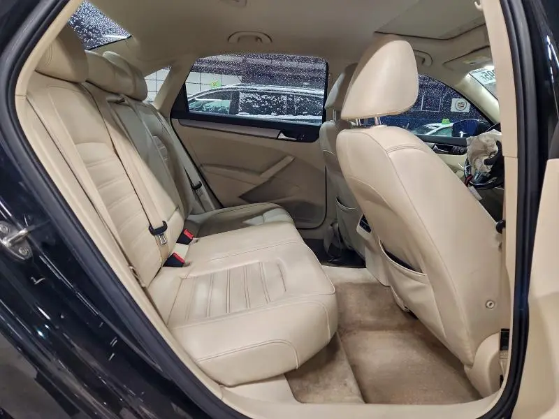 2015 VOLKSWAGEN PASSAT SE  