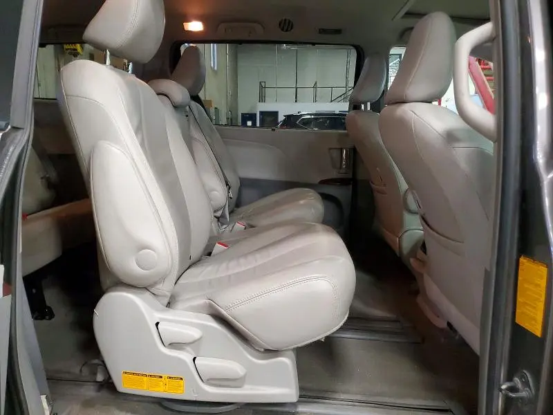 2013 TOYOTA SIENNA XLE 8-PASSENGER  