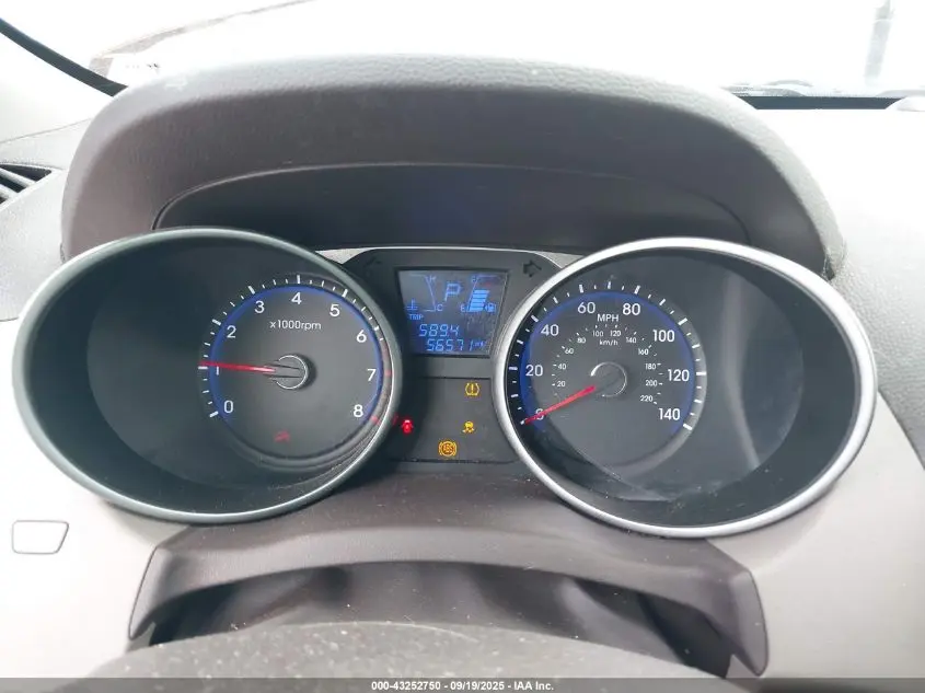 2015 HYUNDAI TUCSON SE