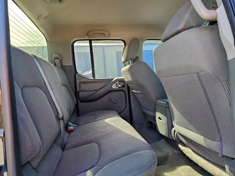 2015 NISSAN FRONTIER S  