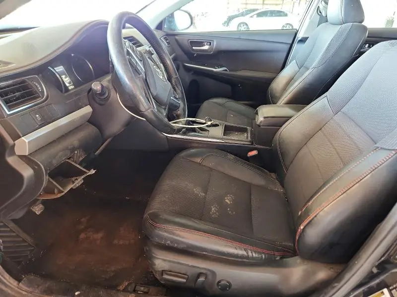 2016 TOYOTA CAMRY SE  