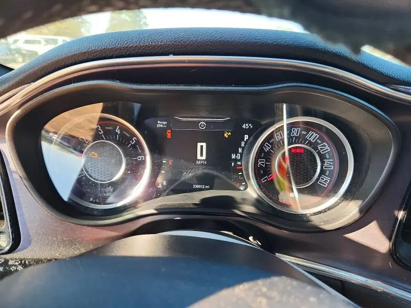 2015 DODGE CHALLENGER SXT  