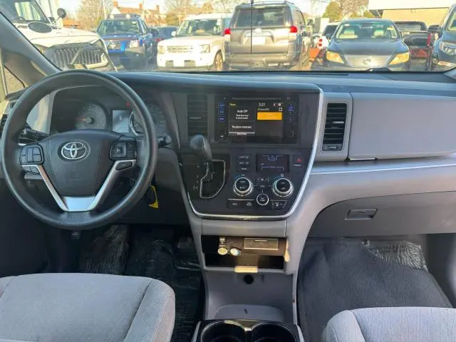 2017 TOYOTA SIENNA LE  