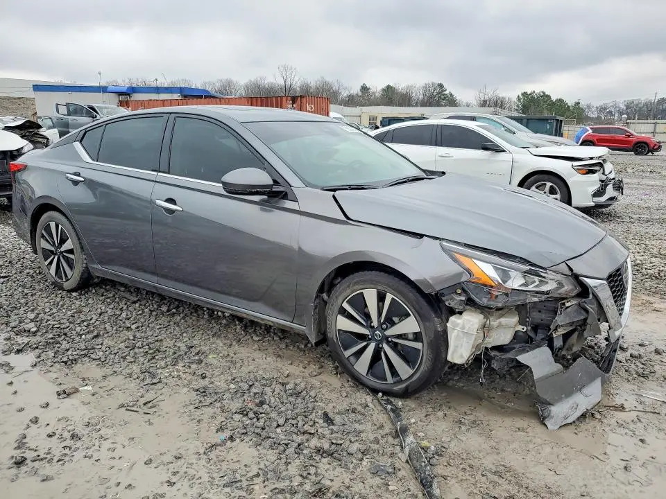 2022 NISSAN ALTIMA SL  