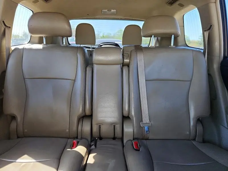 2012 TOYOTA HIGHLANDER SE  