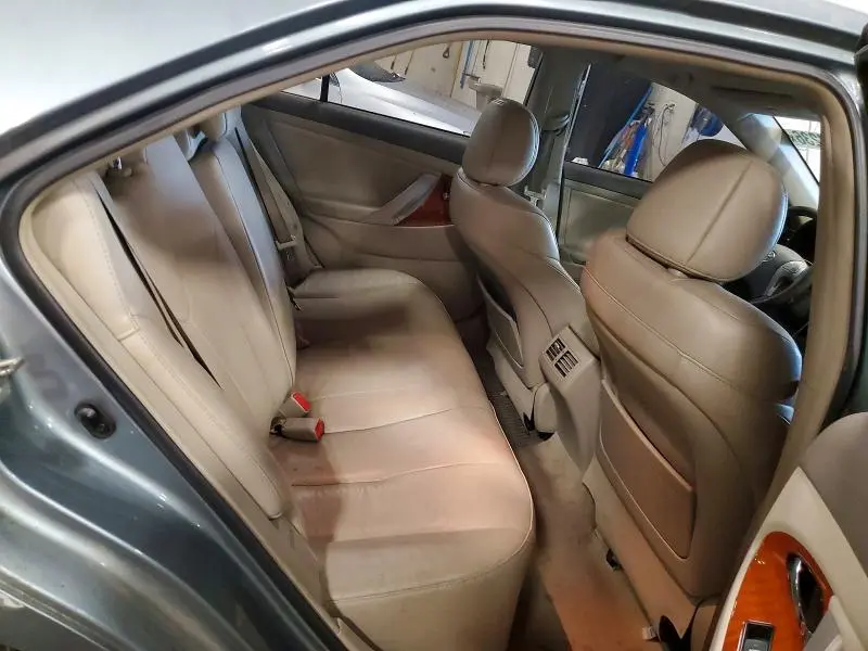 2011 TOYOTA CAMRY XLE V6  