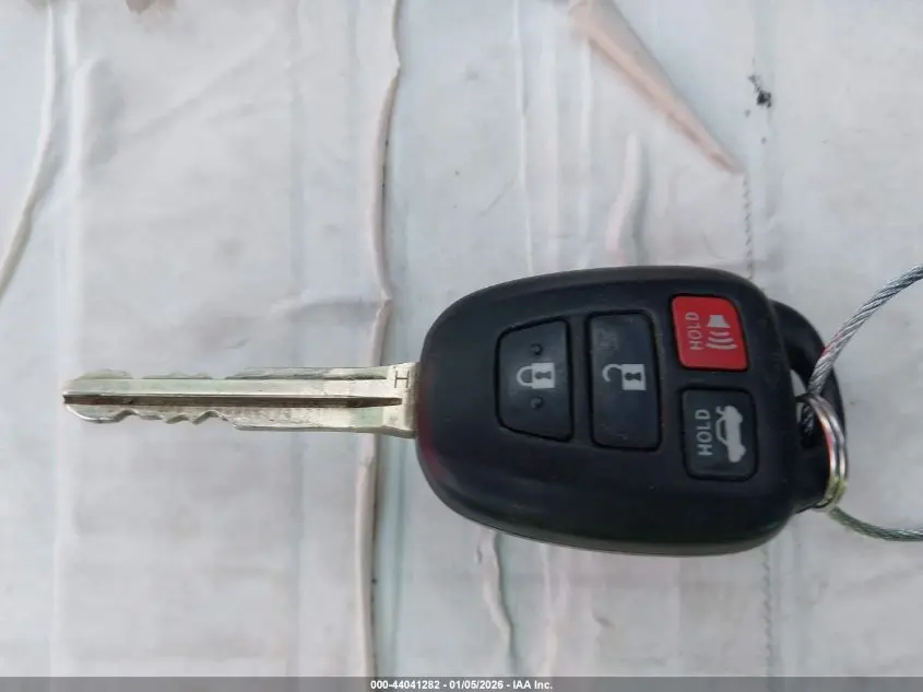 2016 TOYOTA CAMRY SE