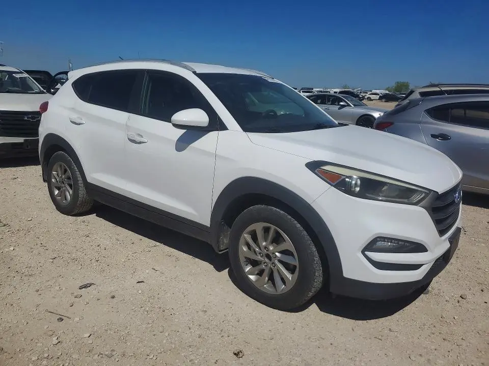 2016 HYUNDAI TUCSON SE  