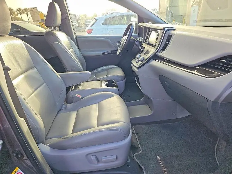 2018 TOYOTA SIENNA XLE 8-PASSENGER  