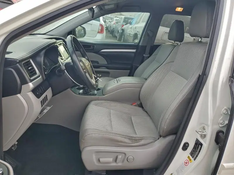 2017 TOYOTA HIGHLANDER LE  