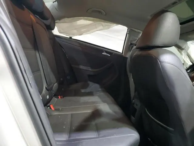 2011 VOLKSWAGEN JETTA SE  